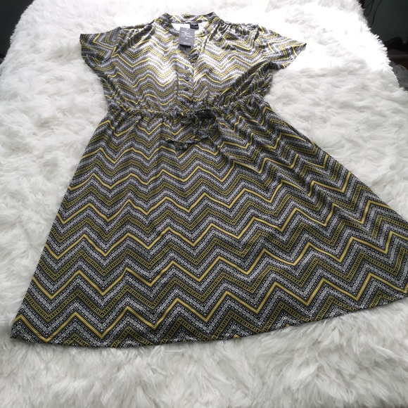 Robert Louis - Yellow & black Dress - Picture 6 of 8